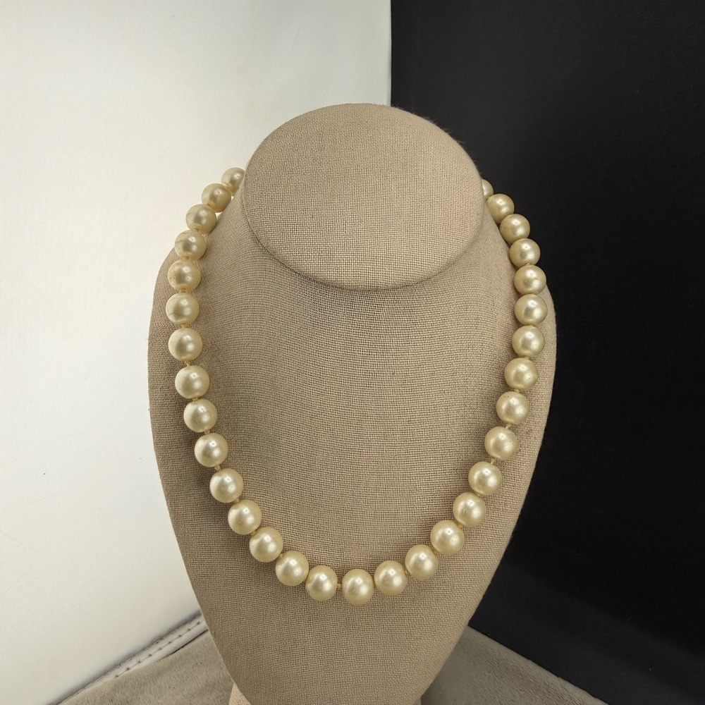Vintage Estate Necklace‎ Cream Imitation Pearl Glass Beaded Silver Tone 19"